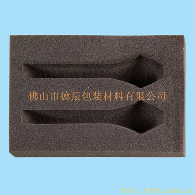 海綿內(nèi)托對(duì)各行各業(yè)產(chǎn)品起到絕緣、密封、防震、防塵、填充、隔音、固定，能夠保護(hù)包裝產(chǎn)品在運(yùn)輸過(guò)程中安然無(wú)恙，起到保護(hù)產(chǎn)品的一個(gè)作用，同時(shí)可以美化產(chǎn)品，提升產(chǎn)品檔次。