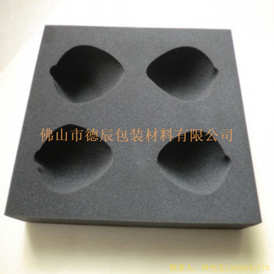 海綿內(nèi)托對(duì)各行各業(yè)產(chǎn)品起到絕緣、密封、防震、防塵、填充、隔音、固定，能夠保護(hù)包裝產(chǎn)品在運(yùn)輸過(guò)程中安然無(wú)恙，起到保護(hù)產(chǎn)品的一個(gè)作用，同時(shí)可以美化產(chǎn)品，提升產(chǎn)品檔次。