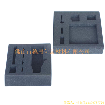海綿內(nèi)托對(duì)各行各業(yè)產(chǎn)品起到絕緣、密封、防震、防塵、填充、隔音、固定，能夠保護(hù)包裝產(chǎn)品在運(yùn)輸過(guò)程中安然無(wú)恙，起到保護(hù)產(chǎn)品的一個(gè)作用，同時(shí)可以美化產(chǎn)品，提升產(chǎn)品檔次。
